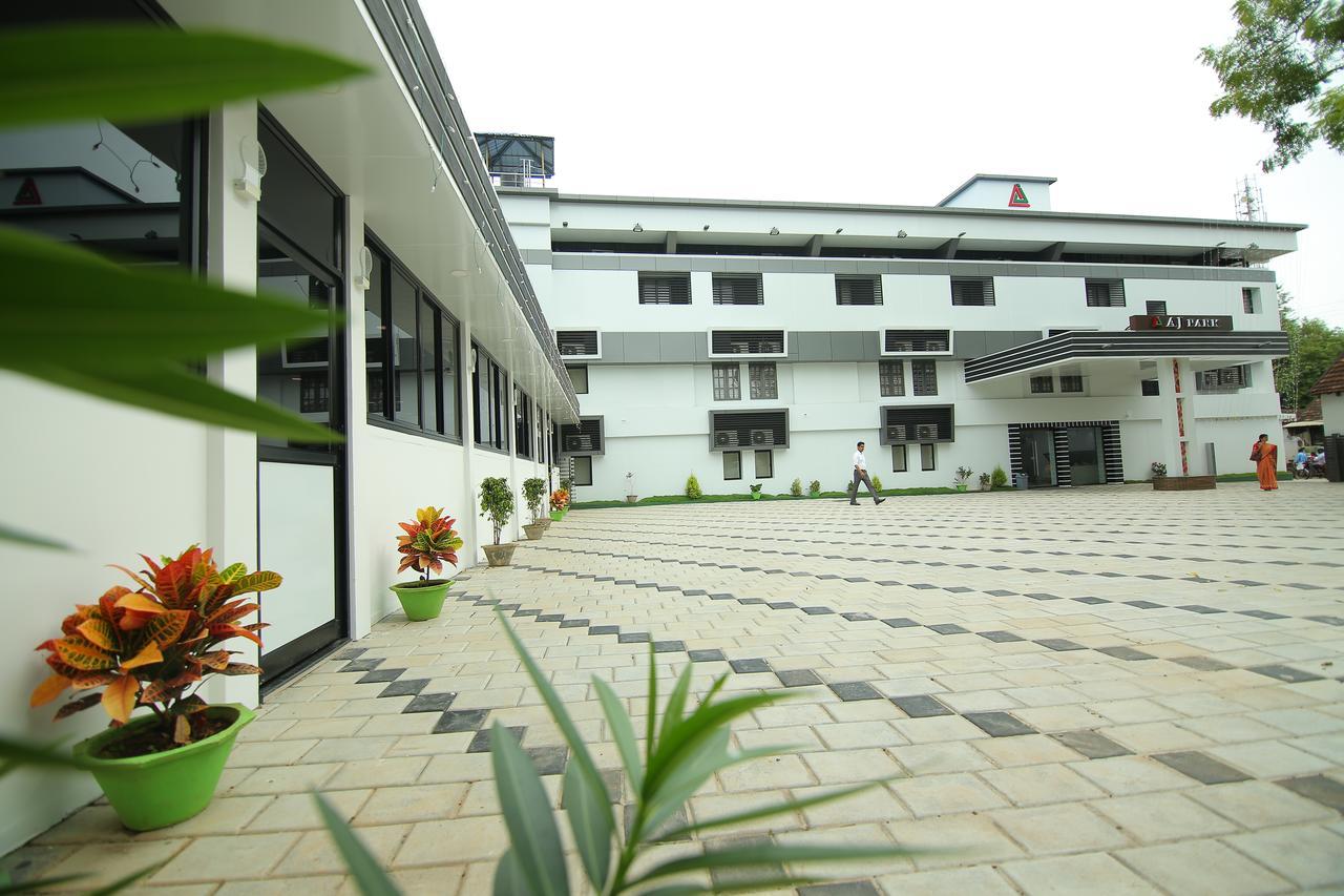 Hotel A J Park Alappuzha Екстер'єр фото