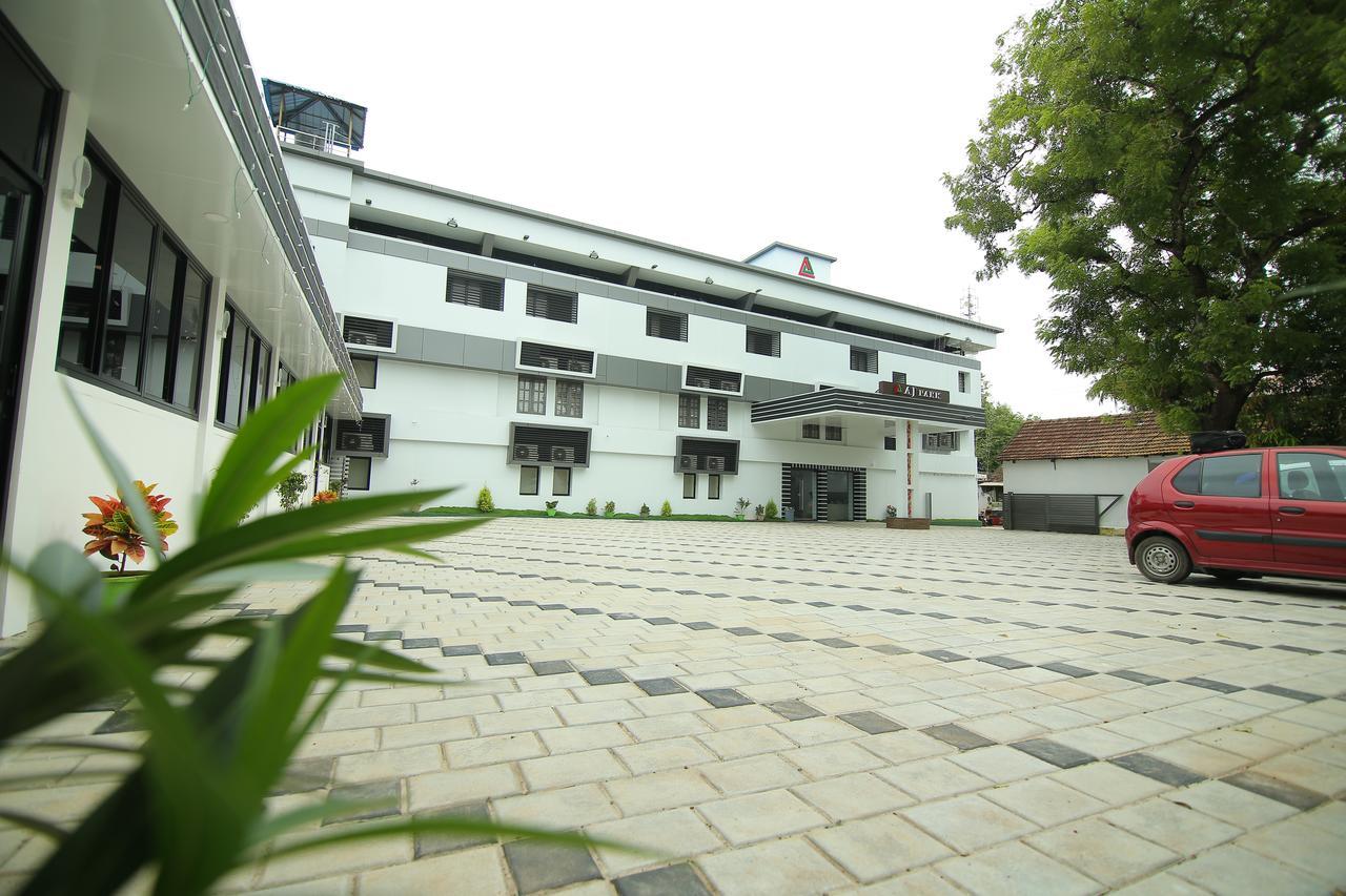 Hotel A J Park Alappuzha Екстер'єр фото