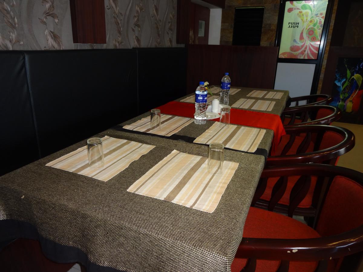 Hotel A J Park Alappuzha Екстер'єр фото
