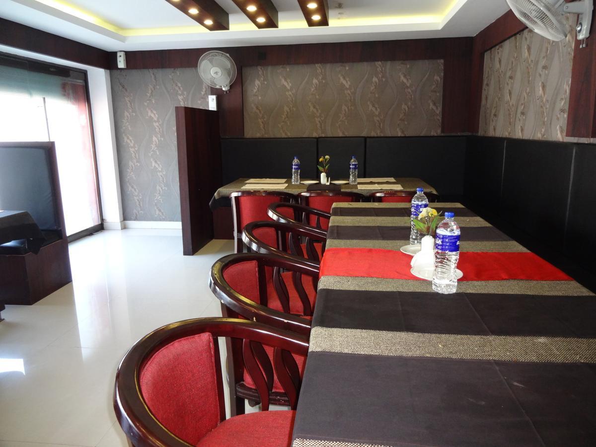 Hotel A J Park Alappuzha Екстер'єр фото
