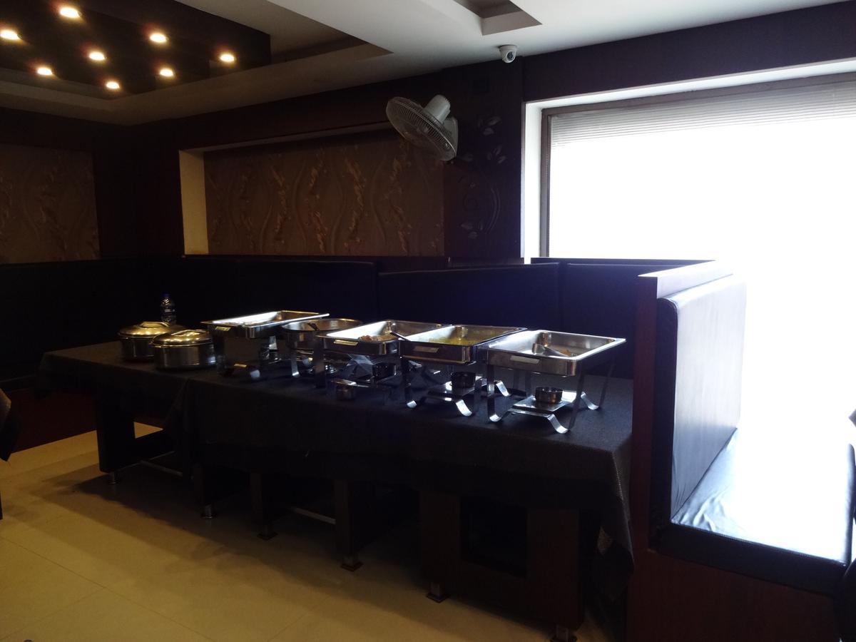 Hotel A J Park Alappuzha Екстер'єр фото